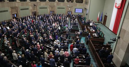 Ma 11 mieszkań, ale korzysta z sejmowego dodatku. Tak się tłumaczy