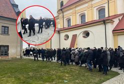 "Nigdy nie widziałam tylu trumien naraz". Pogrzeb po rodzinnej tragedii w Choroszczy