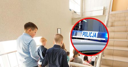Miał kopnąć dziecko w plecy, gdy pakowało plecak. Spadło ze schodów