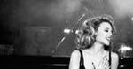 ''Walking on Sunshine'': Kylie Minogue spaceruje po słońcu