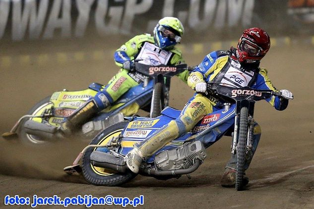 Adrian Cyfer przed Kennethem Bjerre podczas zeszłorocznego Grand Prix Polski