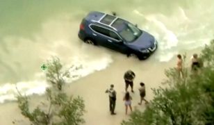 Samochodem do oceanu. Mieszkanka Florydy utknęła z autem na plaży