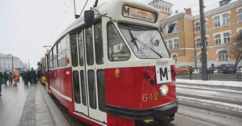 Warszawa: Wyjątkowo bezczelna kradzież. Ofiarą motorniczy mikołajkowego tramwaju