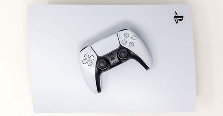 PlayStation 5 sprzedało 10 milionów sztuk, a mogło dużo więcej. Sony obiecuje poprawę