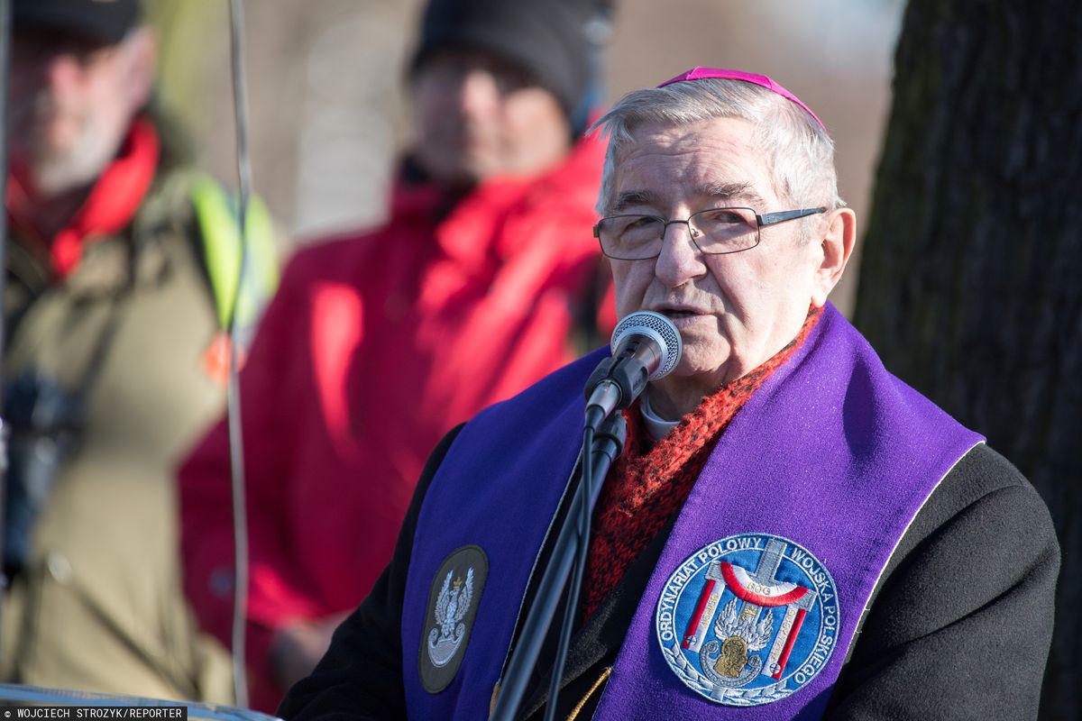 Arcybiskup Sławoj Leszek Głódź zeznawał przed sądem. Chodzi o księdza oskarżonego o gwałt