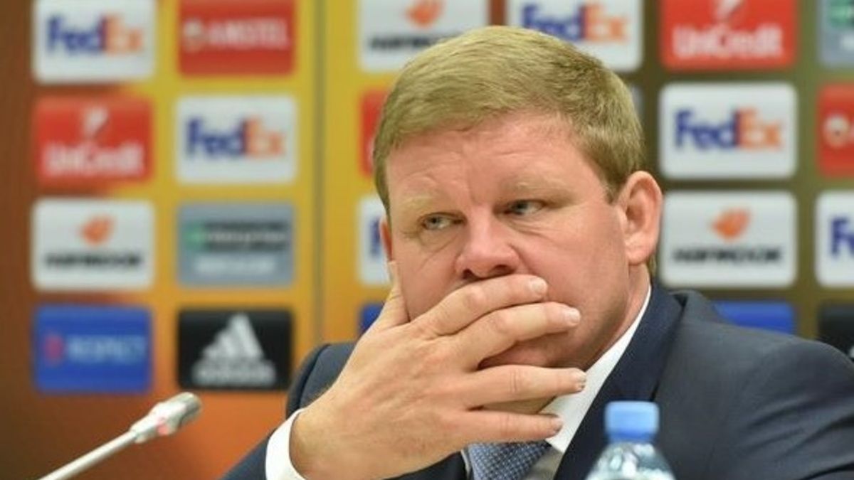 Wikimedia Commons / Wikipedia / Hein Vanhaezebrouck w czasie konferencji prasowej