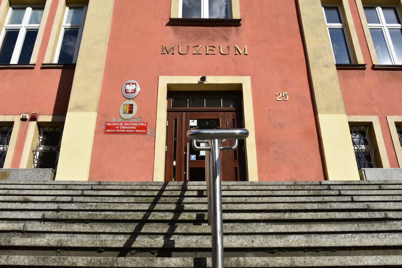 Budynek przy ul. Powstańców w Chorzowie, gdzie przez lata funkcjonowało miejskie muzeum. Później znajdował się tam oddział Muzeum Hutnictwa.