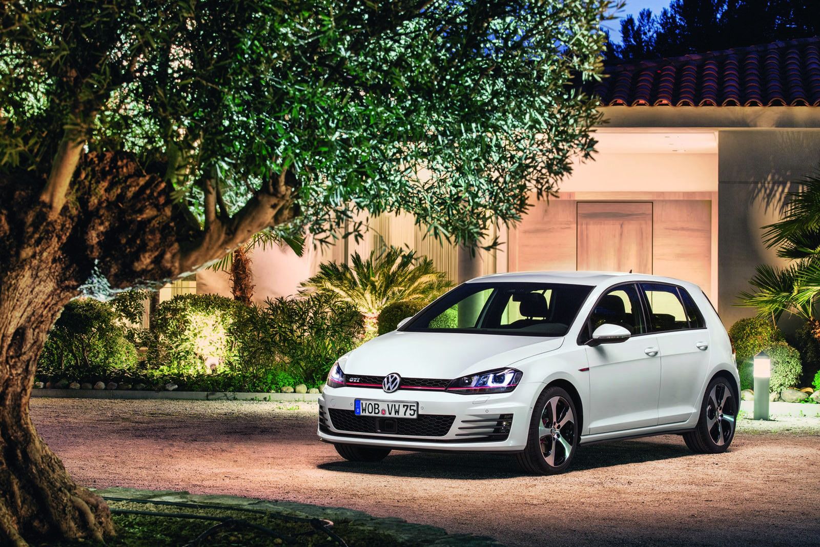 Volkswagen Golf VII GTI - efektowne zdjęcia rasowego hot-hatcha [galeria] 2