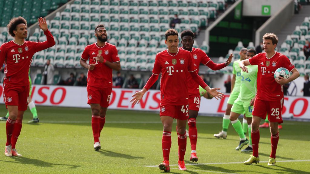 Getty Images / Stefan Matzke - sampics/Corbis  / Na zdjęciu: piłkarze Bayernu Monachium