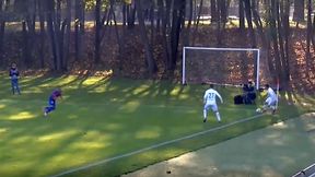 Ależ się zabawili! Piłka wędrowała jak po sznurku. Niesamowity gol w III lidze (wideo)