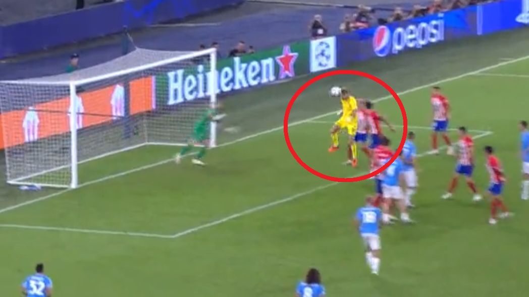 Twitter / Polsat Sport / Twitter / Na zdjęciu: Ivan Provedel strzela gola w meczu z Atletico