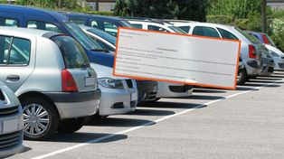 Znalazł taką kartkę za wycieraczką. Od razu zgłosił sprawę policji