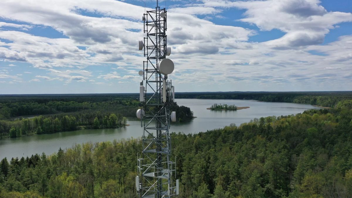 Nowe stacje bazowe Play. Anteny, nadajniki, sieć komórkowa
