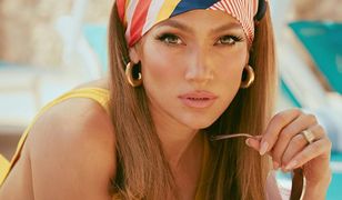 Jennifer Lopez reklamuje swoją markę. Prezentuje ultra zgrabne nogi