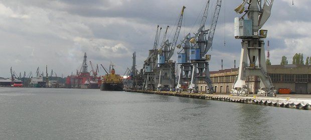 Statki polarne zamiast platform - tania ropa nie uderzy w polskie stocznie