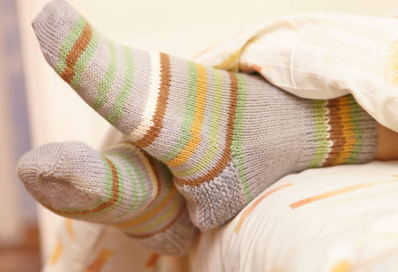 Is sleeping in socks healthy?