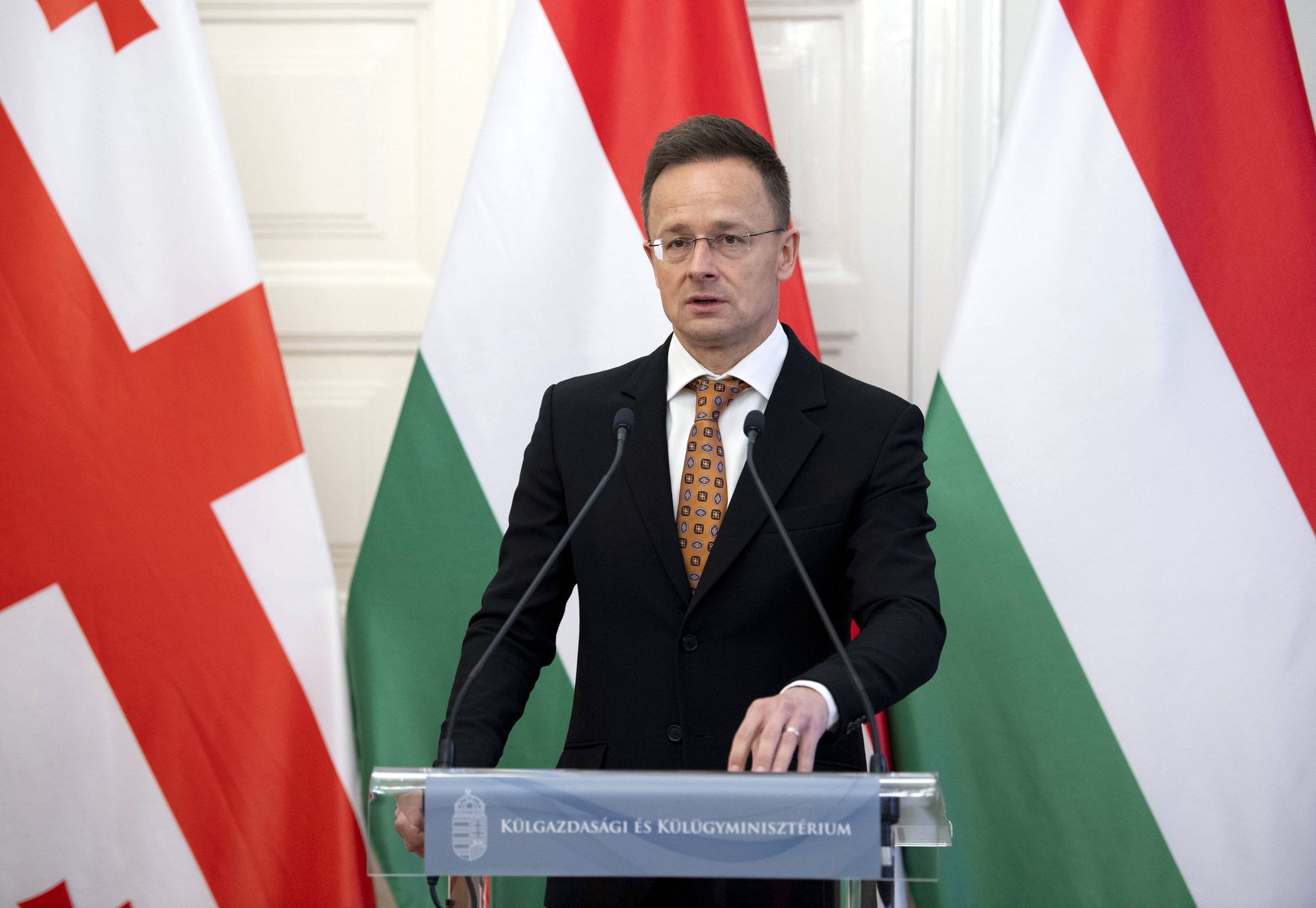 Georgian Foreign Minister Bochorishvili meets Hungarian counterpart Szijjarto in Budapest
epa11985423 Hungarian Minister of Foreign Affairs and Trade Peter Szijjarto speaks during a press conference with Georgian Foreign Minister Maka Bochorishvili (not pictured) following their meeting, in Budapest, Hungary, 24 March 2025.  EPA/BOGLARKA BODNAR HUNGARY OUT 
Dostawca: PAP/EPA.
BOGLARKA BODNAR
Georgian foreign minister, Hungarian foreign minister, Georgia-Hungary relations