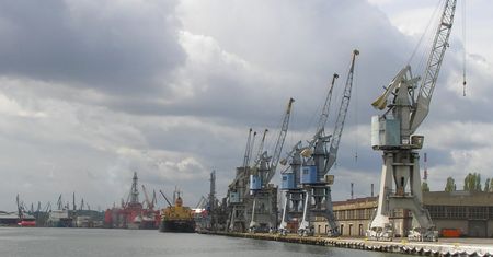 Minister ogłasza ratunek dla polskiej stoczni