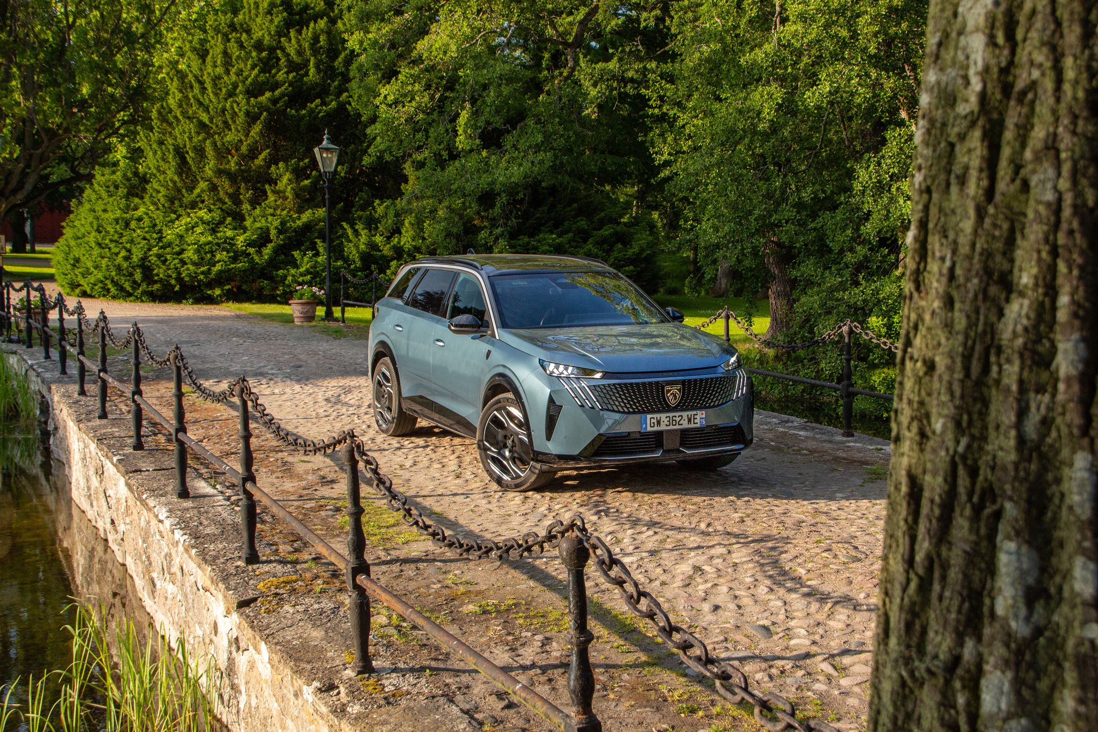 Peugeot e-5008