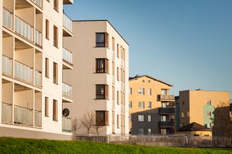 Ceny nowych mieszkań w górę, na rynku wtórnym w dół. PIE opublikował analizę