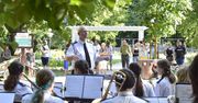 Orkiestra Siedlice zagra w Parku Kopernika. Muzyka pod chmurką