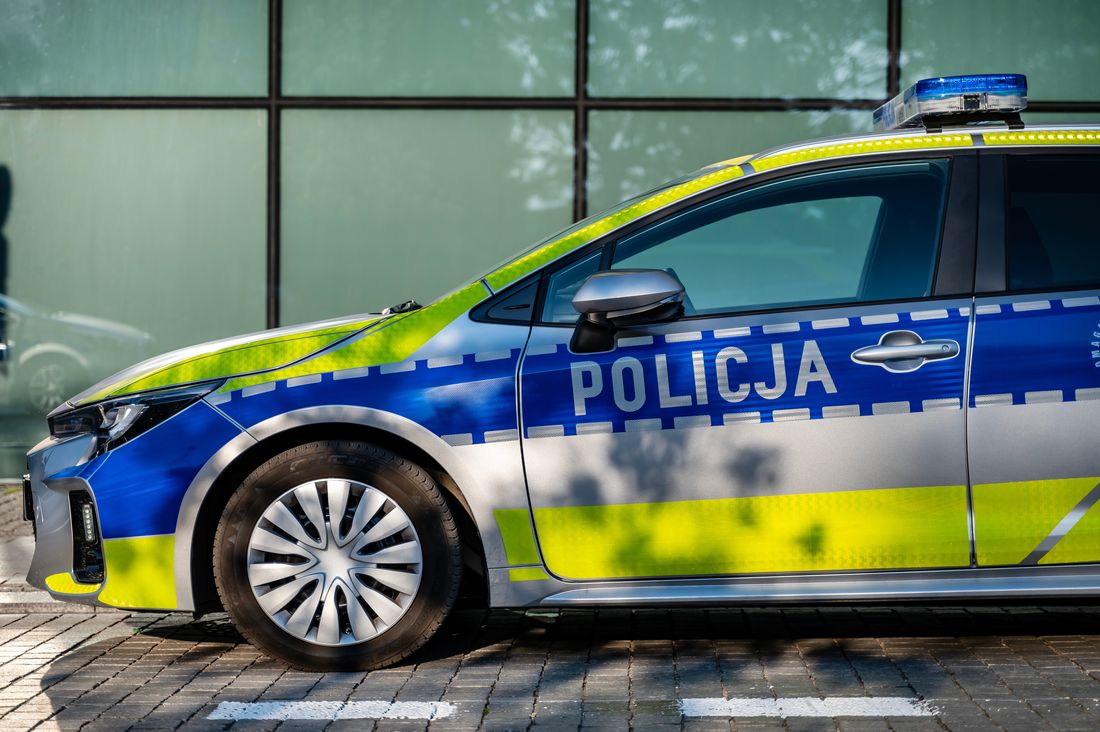 Porysowany volkswagen na parkingu w Ostrowcu. Straty wyceniono na 1200 zł