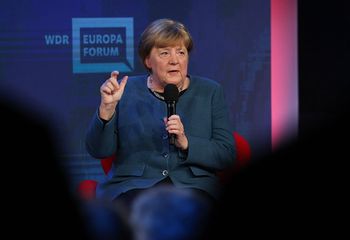 Europa powinna rozmawiać z Putinem? Merkel zabrała głos