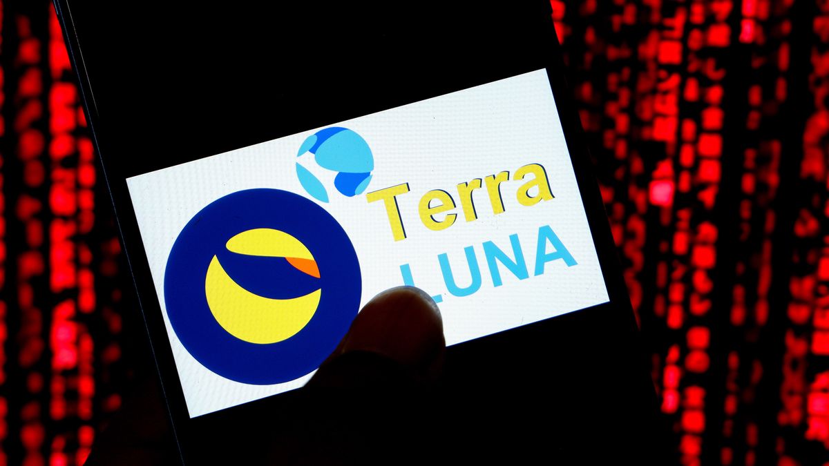 In this photo illustration a Terra Luna Cryptocurrency logoINDIA - 2022/05/12: In this photo illustration a Terra Luna Cryptocurrency logo seen displayed on a smartphone. (Photo Illustration by Avishek Das/SOPA Images/LightRocket via Getty Images)SOPA Imagescellphone, device, phone, smartphone, terra luna, tera luna