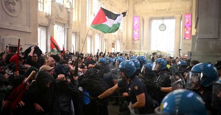 Starcia i masowe protesty we Włoszech. Policja użyła armatek wodnych i otworzyła wodę z hydrantów