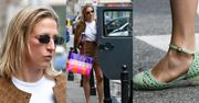 Lara Gessler w pastelowych paputkach Chanel za 5 tys. zł pędzi do jeepa za ok. 400 tys. zł. Powiało luksusem? (ZDJĘCIA)