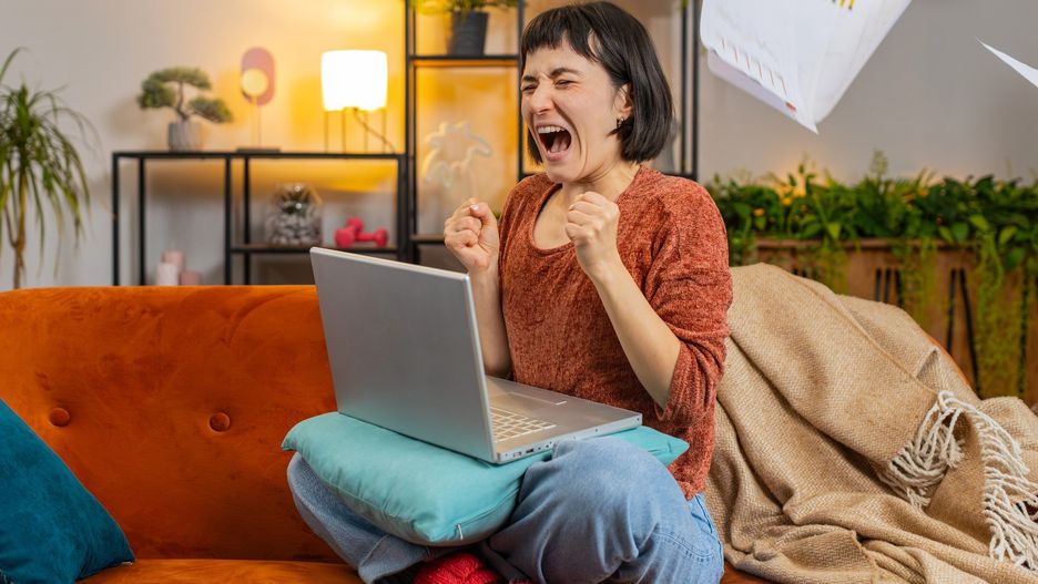 Rage bait ma angażować internautę poprzez wywoływanie w nim negatywnych emocji