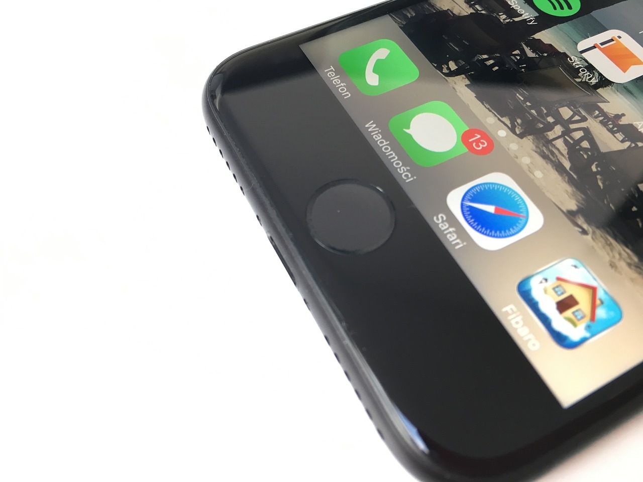 Wymiana przycisku domowego w iPhonie 7 wymaga wizyty w autoryzowanym serwisie Apple'a, by odpowiednio go zaprogramować