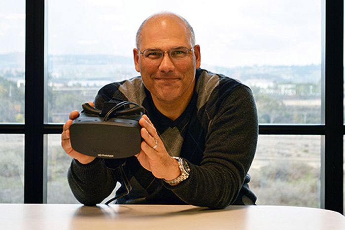 Oculus Rift w rękach Davida De Martiniego, speca od marketingu dotąd zatrudnionego w EA.