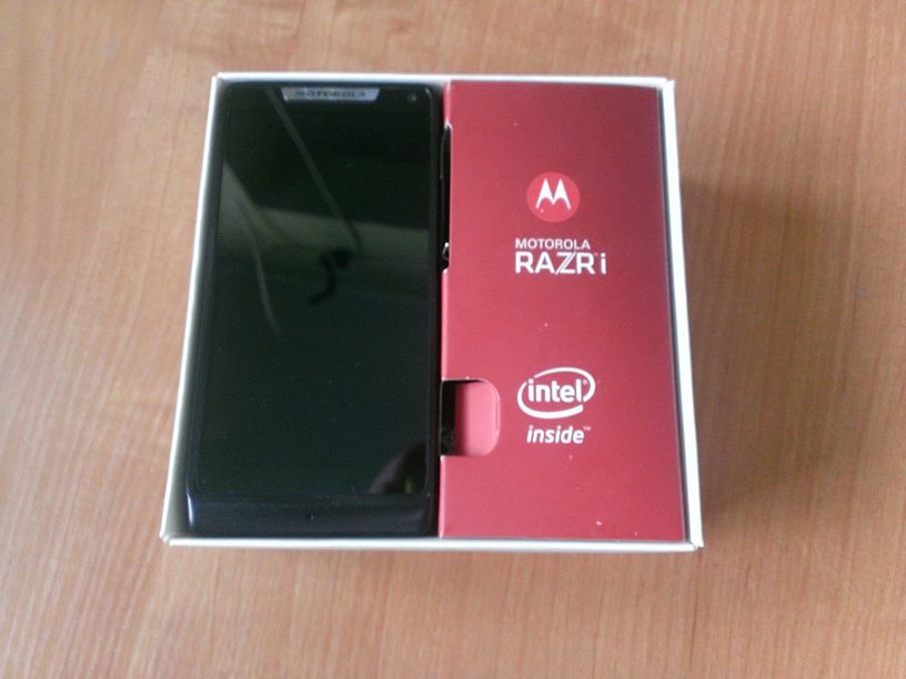 Motorola Razor i vs HTC 8X po 30 dniach z życia codziennego