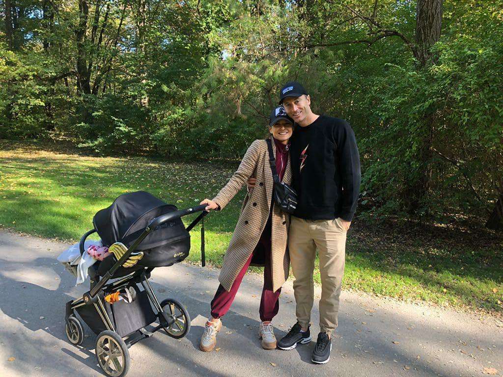 Anna Lewandowska, Robert Lewandowski i Klara Lewandowska na spacerze