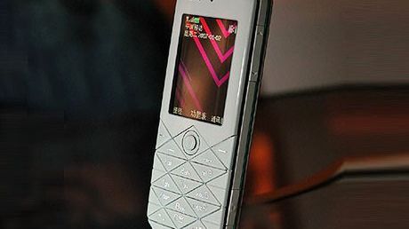 Nokia 7500 Prism w bieli 1