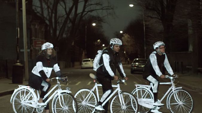 Film dnia. Spray dla rowerzystów. Będą doskonale widoczni w nocy! 1