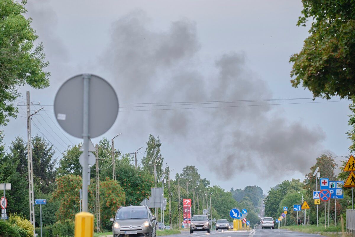 Pożar hali magazynowej w Piotrawinie, gmina Jastków