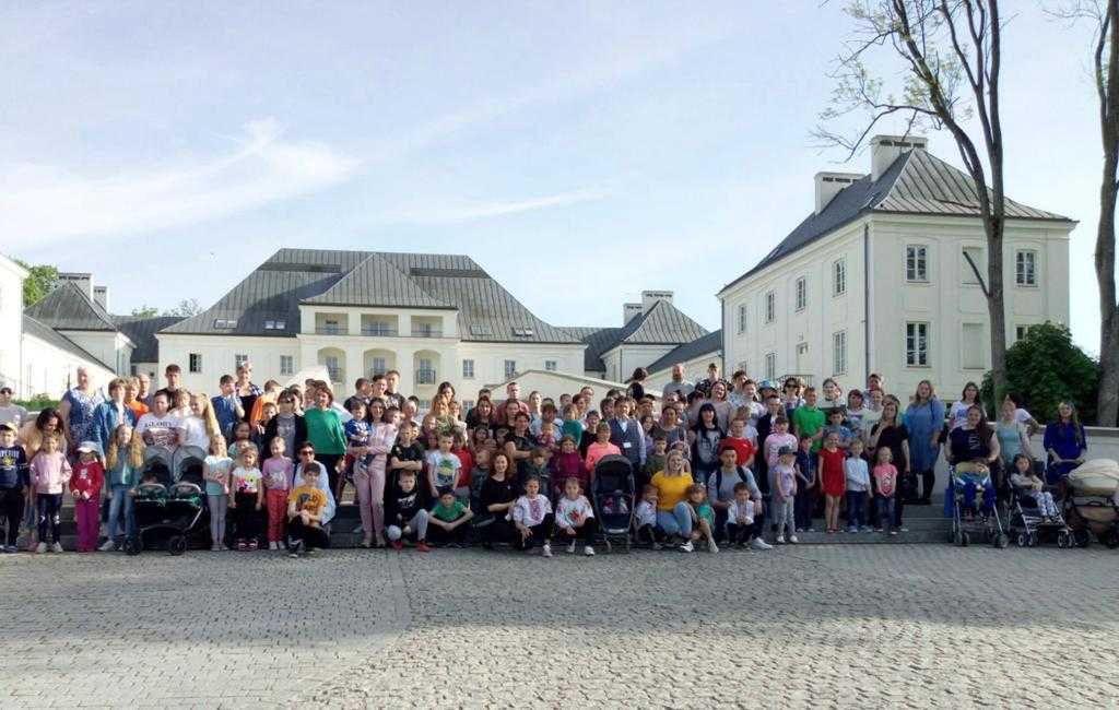 Hotel w Janowie Podlaskim, w którym schronienie znalazło ponad 200 ukraińskich dzieci z domów dziecka