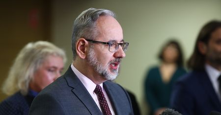 Groził Niedzielskiemu, na pendrivie miał adresy innych polityków. Prawdziwe