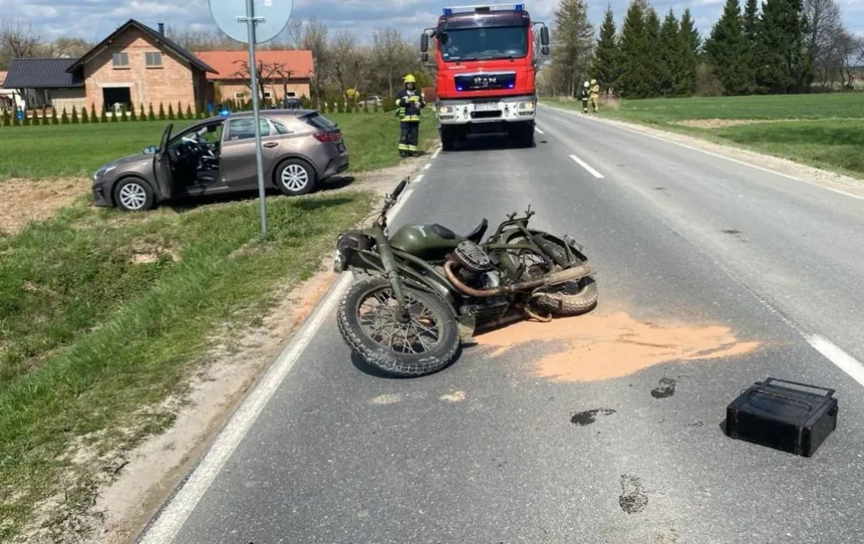 Pijany motocyklista uderzył w ciągnik