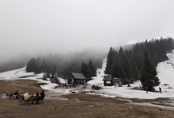Beskidy. W górach wciąż sporo śniegu. Warunki na szlakach trudne