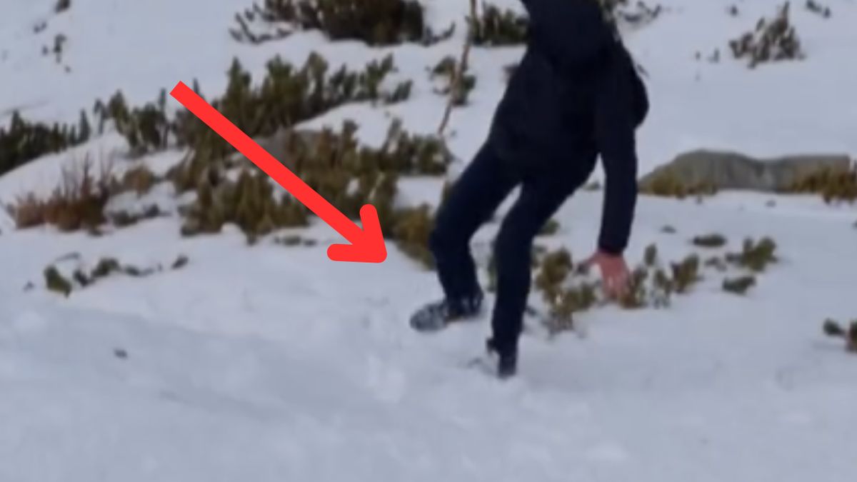 Mężczyzna w sneakersach ledwo schodził z góry 