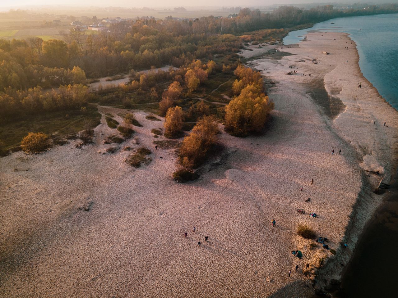 Mówią, że to perełka pod Warszawą. Relaks na tej plaży może słono kosztować