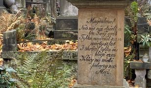 Kwesta Powązkowska. Można dołożyć się do ratowania bezcennych zabytkowych nagrobków