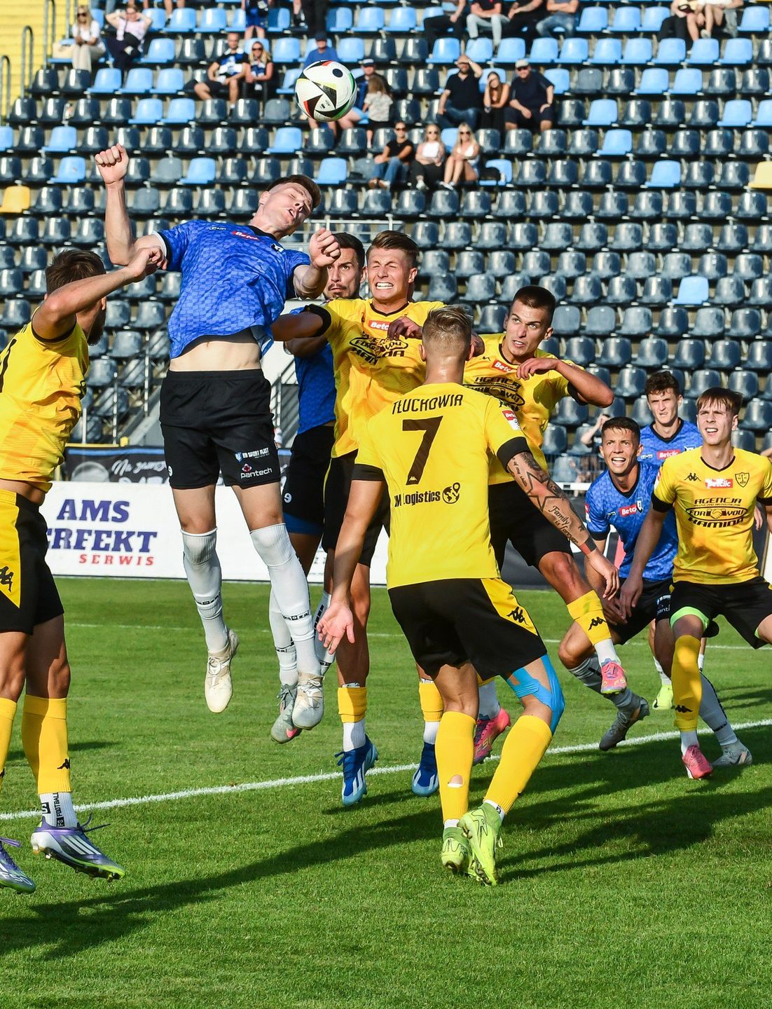 Zawisza Bydgoszcz - Tłuchowia Tłuchowo 4:0 (4:0), bramki: Marcel Strzyżewski (5), Filip Kozłowski (24), Maciej Kona (28, karny), Sebastian Rak (40)