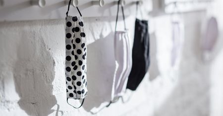 Obowiązkowe maseczki wrócą? "Nie można się chronić inaczej"