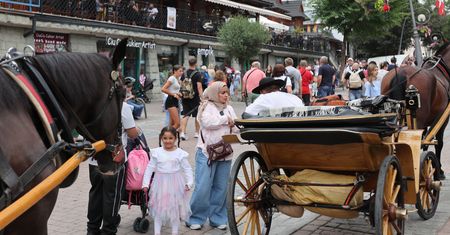 Turyści się wstydzą, z pomocą przychodzą hotelarze. Trudna sytuacja