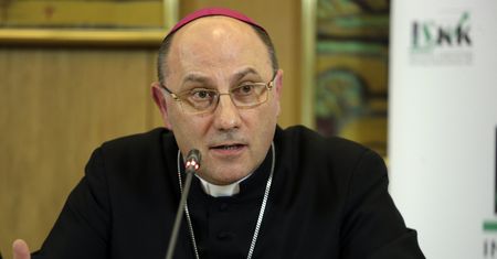 Młodzież odwraca się od Kościoła. Prymas Polski: to są liczby wręcz dewastujące
