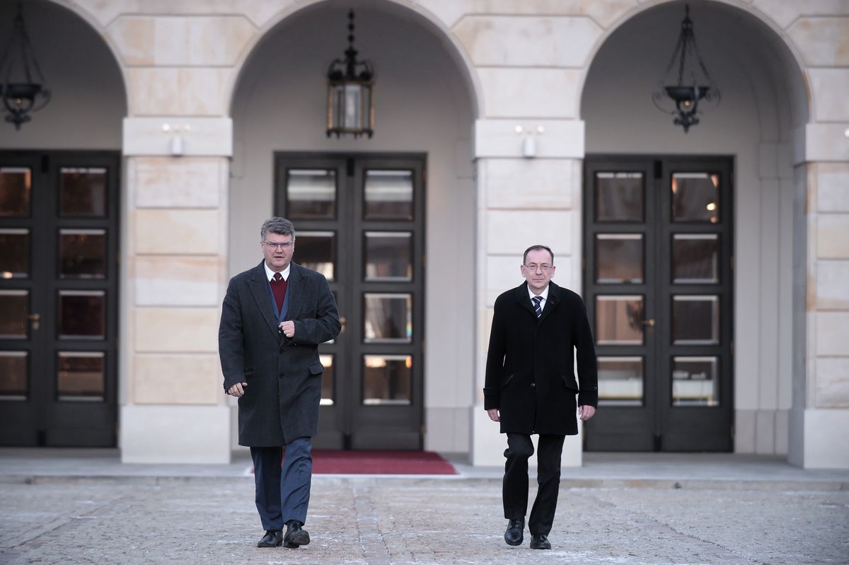Mariusz Kamiński, Maciej Wąsik we wtorek przed Pałacem Prezydenckim. Wieczorem zostali zatrzymani